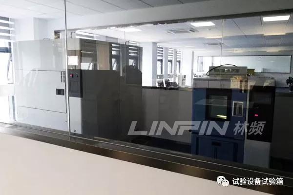 高低溫交變試驗(yàn)箱現(xiàn)貨用戶現(xiàn)場
